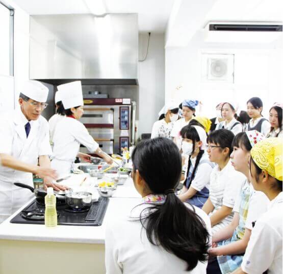 家庭科の授業の様子